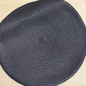 Six round chargers / placement mats